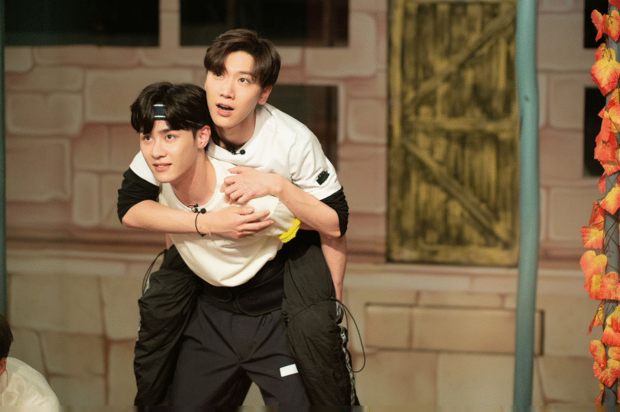 威神V将于11号出演《疯狂的麦咭》，与高能男子组合一起逃脱密室！