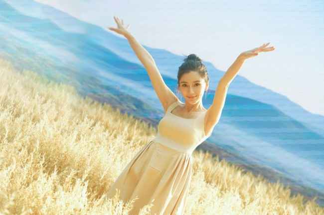 32岁baby拍摄花絮照曝光 置身麦田氛围感十足