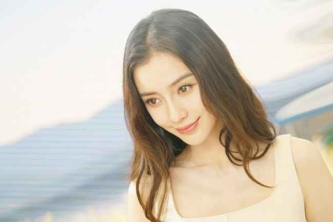 32岁baby拍摄花絮照曝光 置身麦田氛围感十足