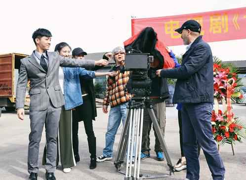 炎亚纶民国破局 《请赐我一双翅膀》横店开机