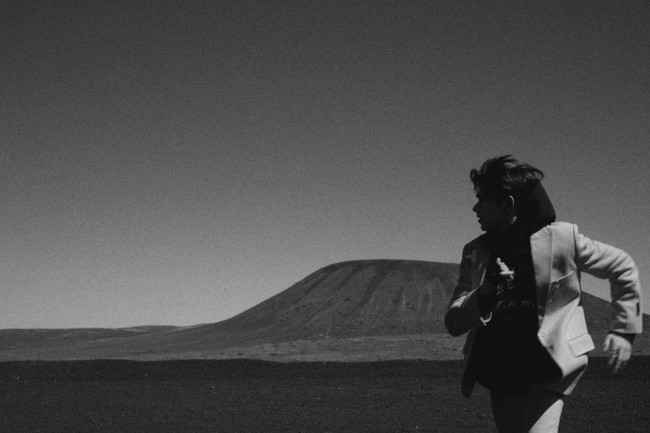 庆怜数单《去依赖》上线 质感MV释放多元反应