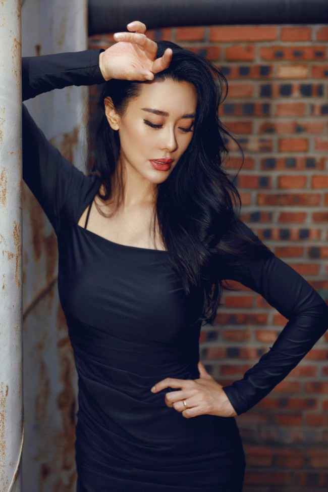 爱戴时尚混搭大片曝光 彰显女性健康性感魅力