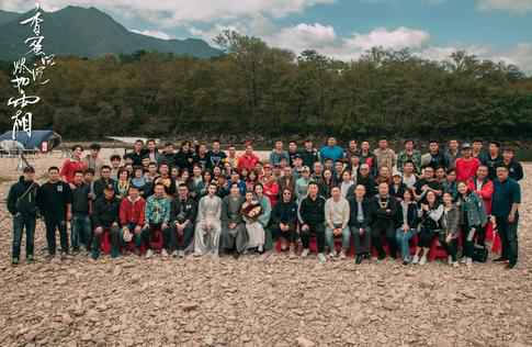 邓伦香蜜杀青转场新剧 被调侃“剧组钉子户”