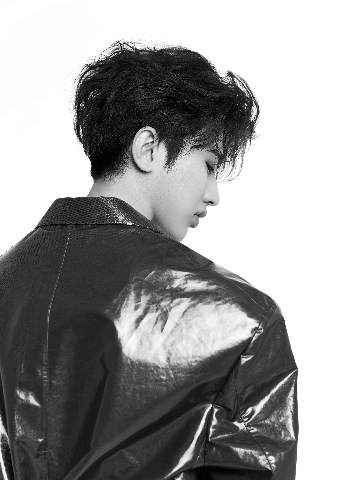 蔡徐坤海外公演主题曲《Bigger》炸裂上线 电音风格触发律动脉搏