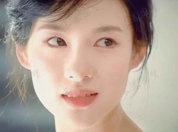章子怡18年前素颜旧照曝光 清纯甜美满脸胶原蛋白