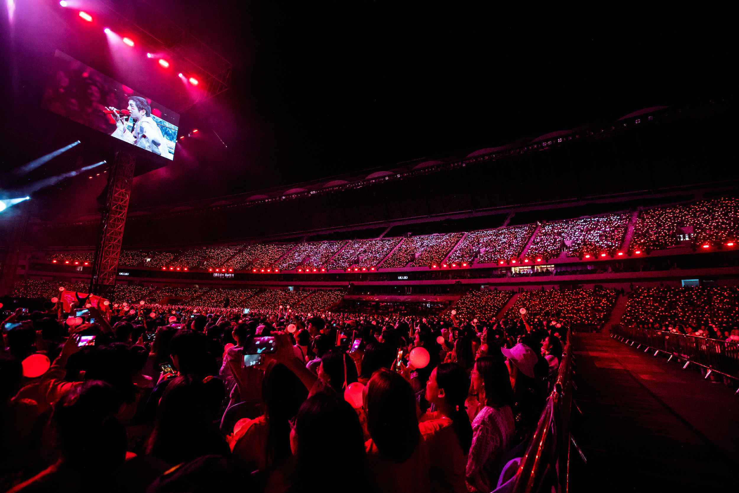 “2021华晨宇火星演唱会”强势官宣 游乐园开唱再解锁新模式