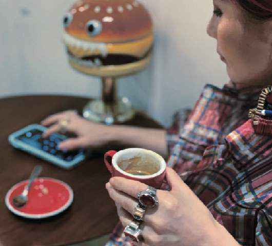 何超仪朋克风登杂志封面 巡回演唱会下月启航