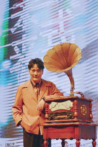 张信哲“未来式”巡回演唱会-广州站票房大卖提前庆功