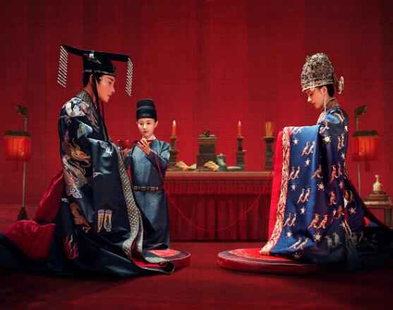 《鹤唳华亭》萧定权大婚 李一桐追剧