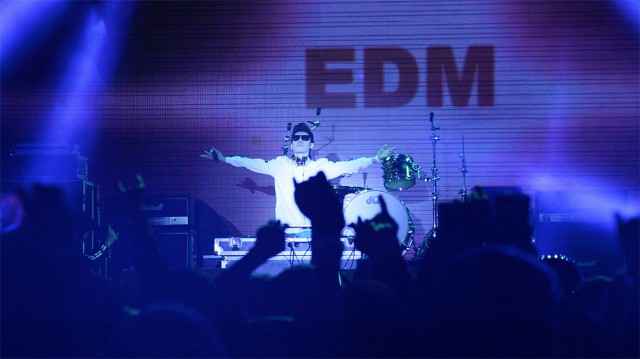 王绎龙打造梦想的电音王国 张暖雅拜师抢头香