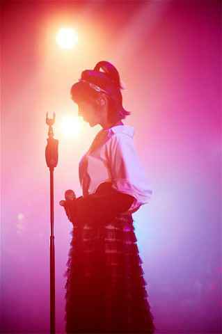 金玟岐北京演唱会完美落幕 与好友合唱《岁月神偷》感动满满