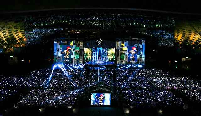 薛之谦巡演登陆深圳 歌迷热情点燃全场