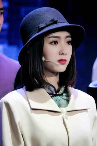 邢菲《一年级》音乐剧分饰两角 扮演神秘角色