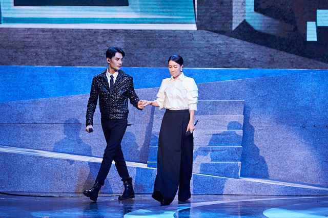 王凯那英挑战《相爱恨早》 “歌手凯”新单《小小的太阳》即将上线