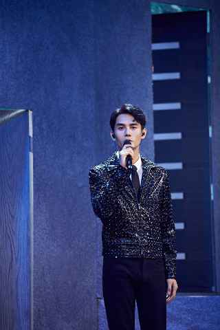 王凯那英挑战《相爱恨早》 “歌手凯”新单《小小的太阳》即将上线