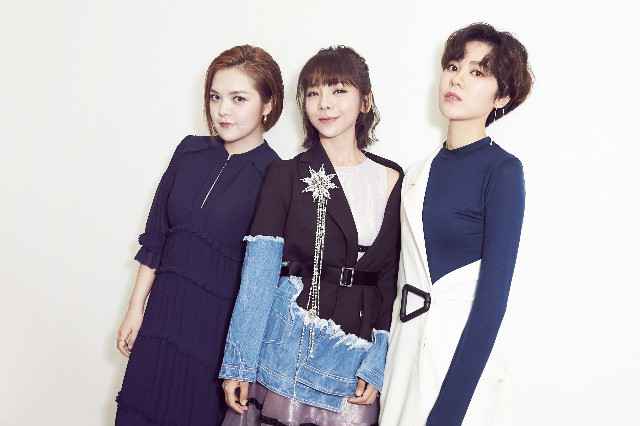 刘思涵贴心助阵金玟岐北京演唱会 “千人相亲会”你错过了吗?