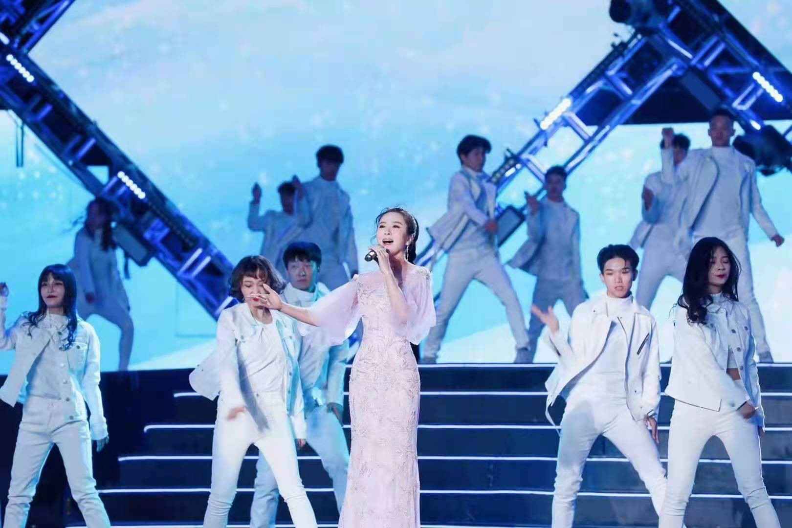 央视国庆晚会阵容媲美春晚 歌唱家伊丽媛成晚会最大看点