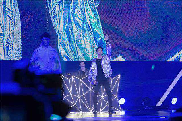 国际新锐唱作人James Lee首次中国公演亮相上海 惊艳开嗓