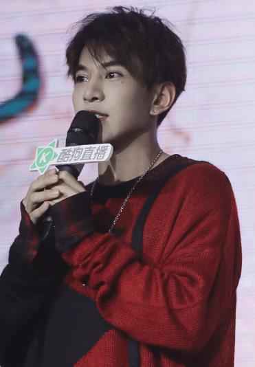 音乐少年携爱回归 冯建宇浪漫约会《一见倾心》