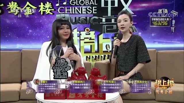 “任性”的千百惠又回来了！一袭白裙优雅亮相央视舞台