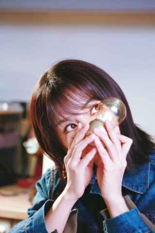 金玟岐闭关写歌后首次亮相某节目录制现场 状态极佳