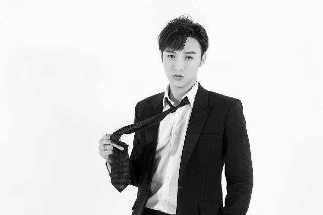 伍嘉成《新鲜感》MV上线 与Yamy双人共舞默契十足