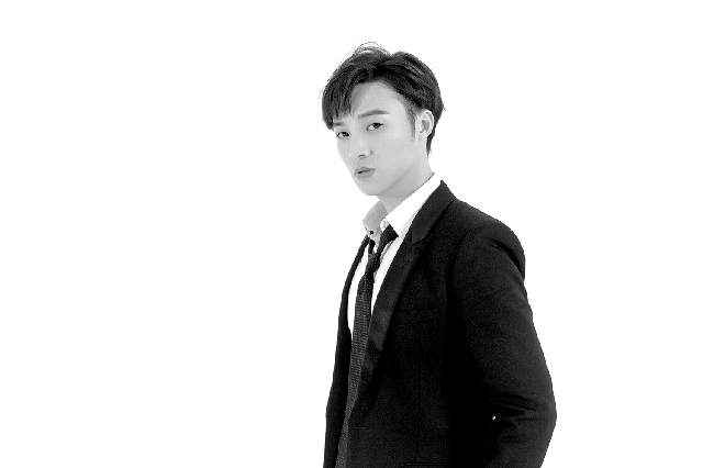 伍嘉成《新鲜感》MV上线 与Yamy双人共舞默契十足