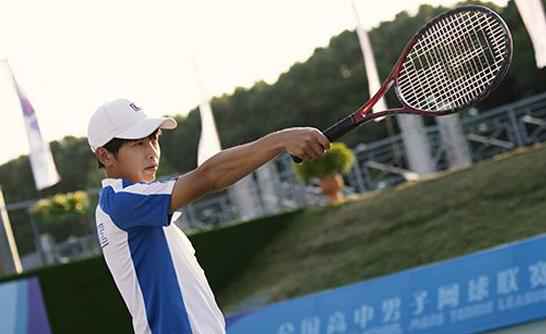 彭昱畅《奋斗吧少年》热血收官 新作《小小的愿望》中秋接力