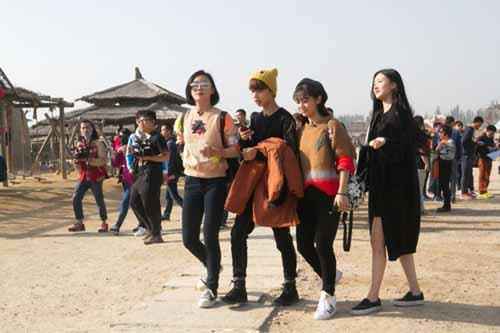 袁姗姗刷脸影视城 网友表示姗妈带我一起飞