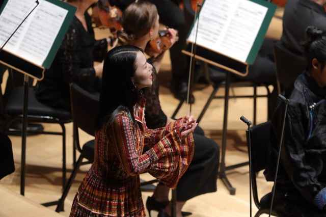 谭维维跨界古典交响音乐会 助力歌剧《慈悲颂》北美首演好评如潮