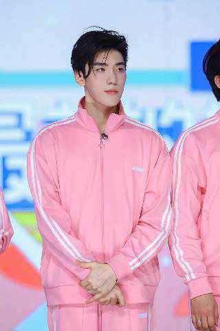 王子异暖心献唱“相信未来” 快本致敬防疫英雄