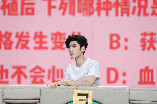 王子异暖心献唱“相信未来” 快本致敬防疫英雄