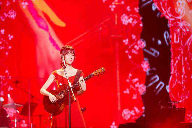 谢春花生日活力开唱 京东“花语时”演唱会温暖凛冬