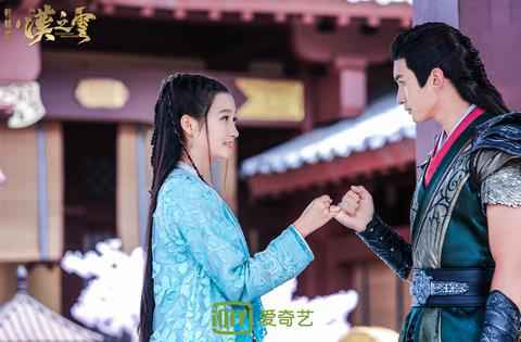 爱奇艺全网独播《轩辕剑之汉之云》张云龙裸身受罚关晓彤心疼不已 两人将赴画中生死战