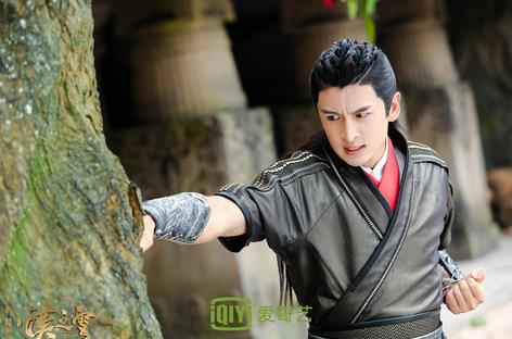 爱奇艺全网独播《轩辕剑之汉之云》张云龙裸身受罚关晓彤心疼不已 两人将赴画中生死战