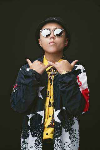 Don·Jessie 白玛说唱赋予生活能量 全新单曲《Trappin》力量来袭