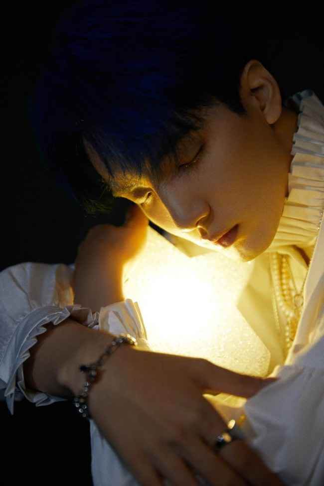 谷蓝帝《亿万星球都不及你这颗尘埃耀眼》大片释出