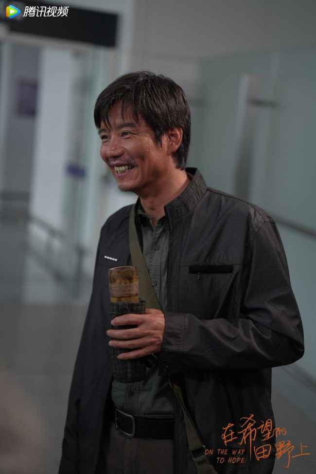 《在希望的田野上》口碑热度齐飞显“年轻”主旋律