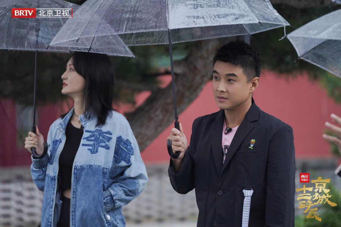 北京卫视《京城十二时辰》丨王皓闫博雅初尝北京“重口味”小吃 邹市明冉莹颖回顾东四潮流记忆