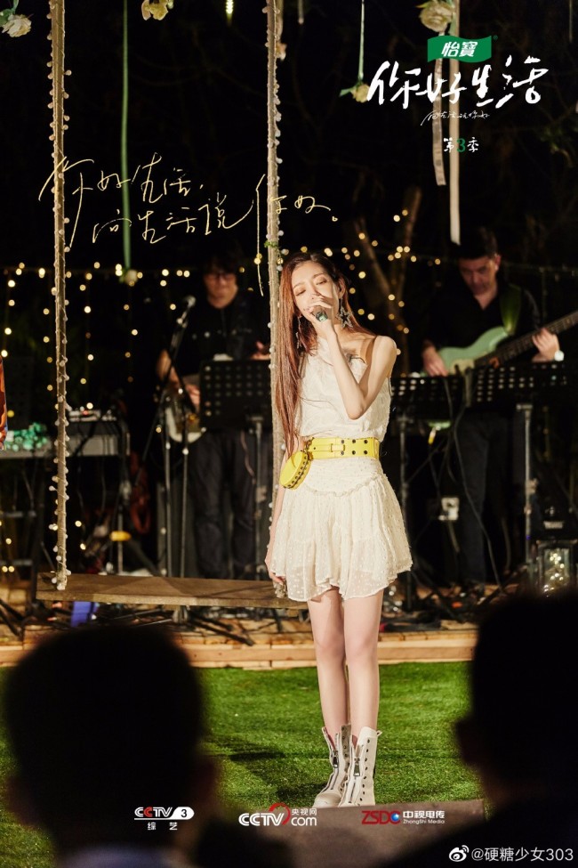 希林娜依·高治愈开嗓原创《Mirror》传递勇敢态度