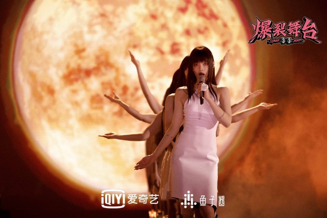 《爆裂舞台》安崎光脚呈现异域风情舞台