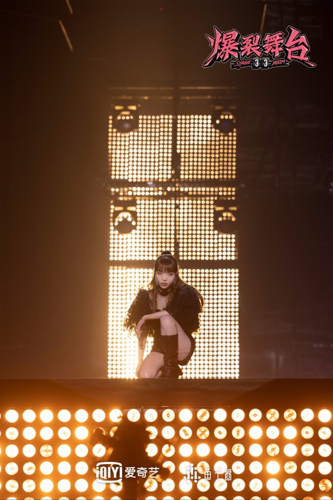 《爆裂舞台》安崎光脚呈现异域风情舞台