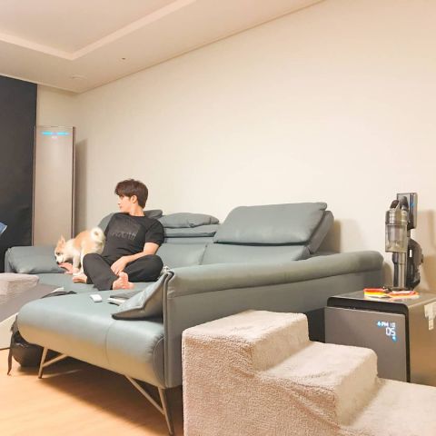 爱狗人成勋 公开悉心照顾下重获新生的YangHee近况