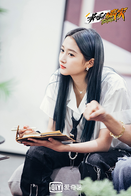 关晓彤蒙眼开启碎碎念模式 赵又廷林更新挑战力量值