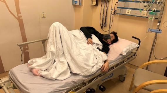 费启鸣误吃炒毒蘑菇进医院 提醒大家吃饭要注意